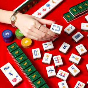 SIA Mahjong Lifestyle (with hand)
