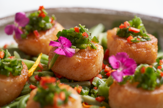 Wok-fried Hokkaido Scallops _ Imperial Vegetable with Grilled Green Pepper Sauce - close up-1