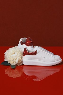 https___hypebeast.com_wp-content_blogs.dir_6_files_2022_01_alexander-mcqueen-lunar-new-year-collection-1